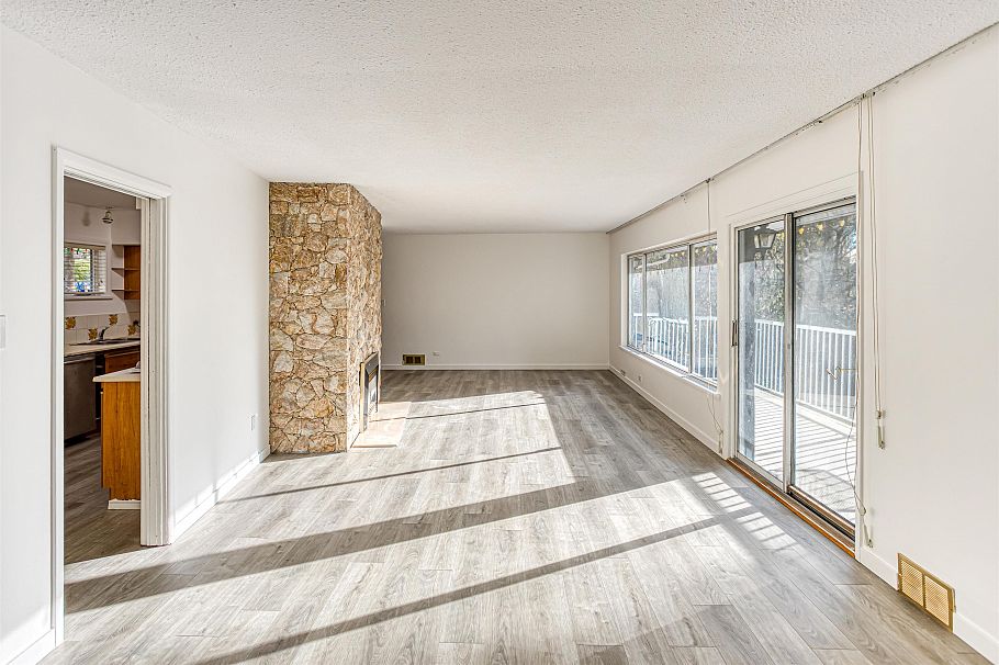 1025 Ridgewood Drive North Vancouver, BC - 7