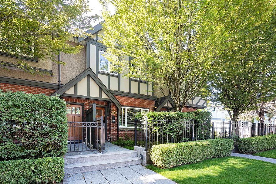 1016 W 45th Avenue Vancouver, BC - 1