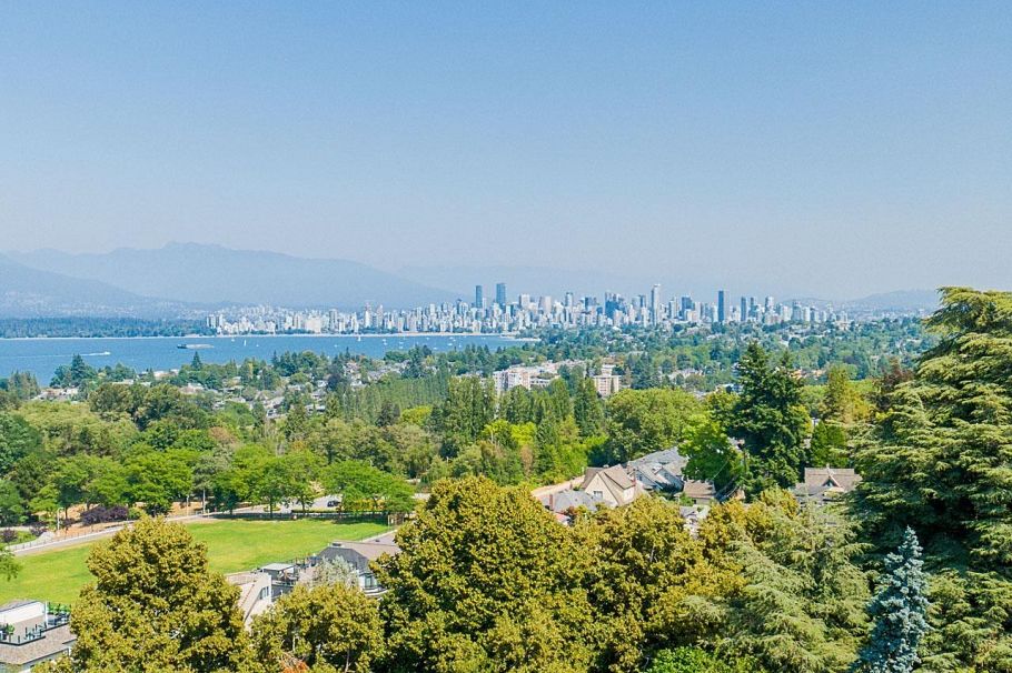 2516 Courtenay Street Vancouver, BC - 3