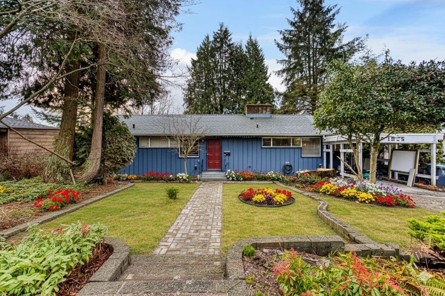 1025 Ridgewood Drive North Vancouver, BC - 1