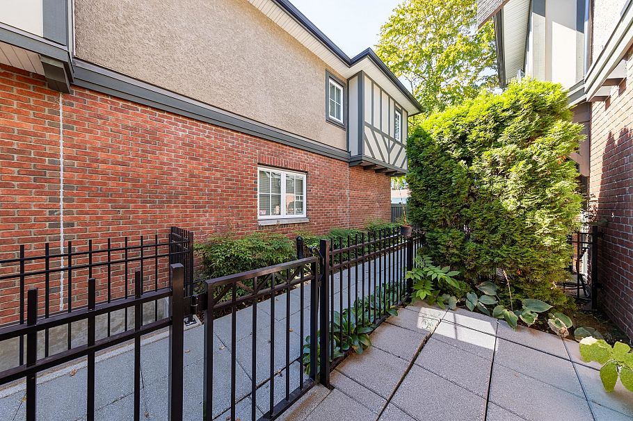 1016 W 45th Avenue Vancouver, BC - 5