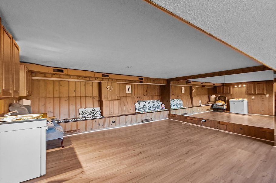 2516 Courtenay Street Vancouver, BC - 21