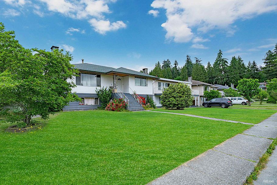 342 E 18th Street North Vancouver, BC - 2