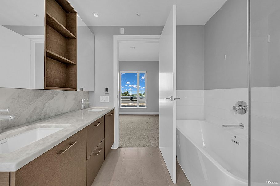 7478 Granville Street Vancouver, BC - 19