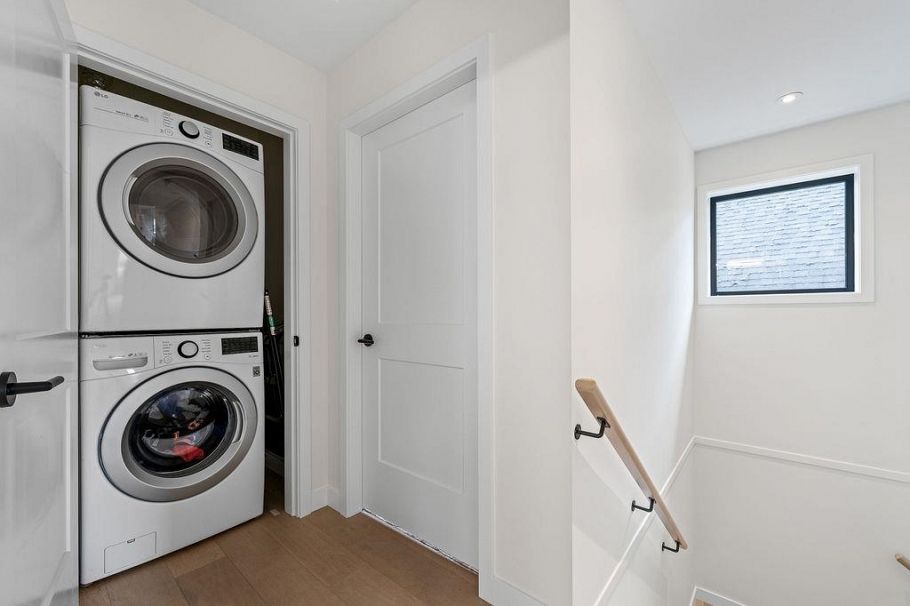 2476 E Pender Street Vancouver, BC - 20