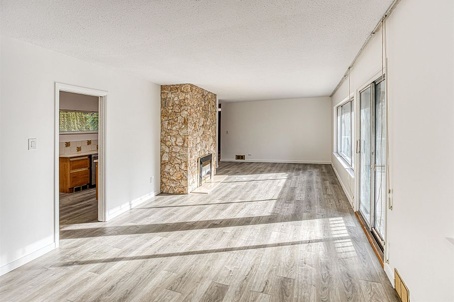 1025 Ridgewood Drive North Vancouver, BC - 4