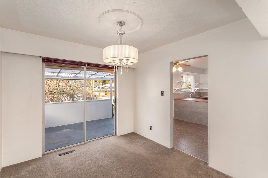 342 E 18th Street North Vancouver, BC - 19