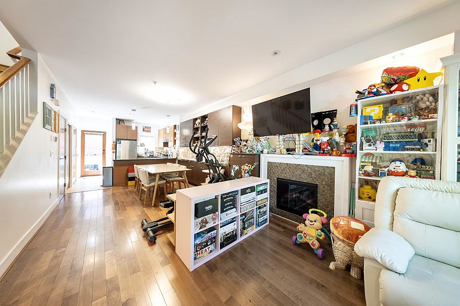 1016 W 45th Avenue Vancouver, BC - 17