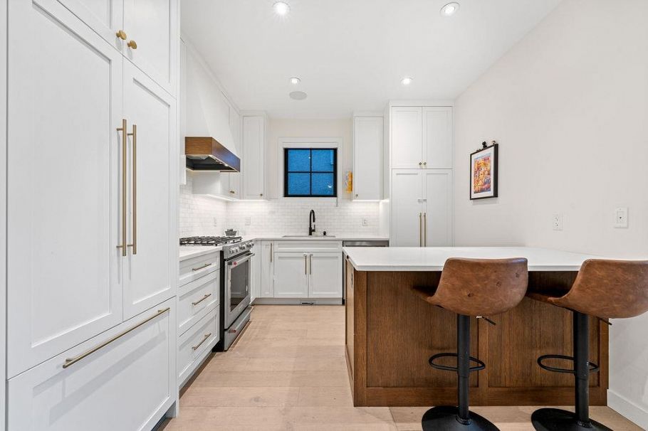 2476 E Pender Street Vancouver, BC - 9