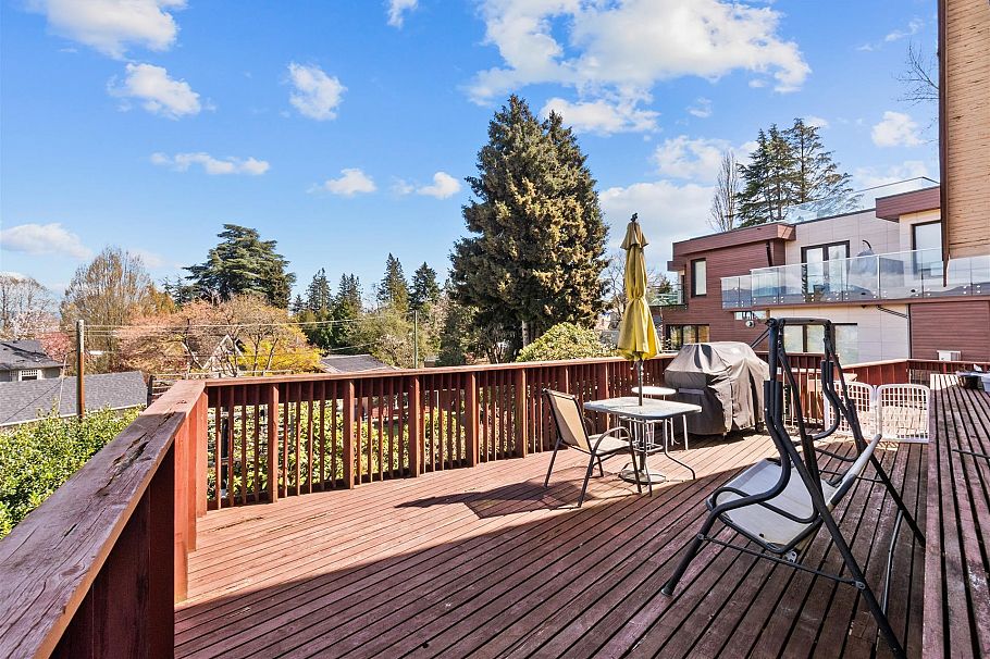 2516 Courtenay Street Vancouver, BC - 10