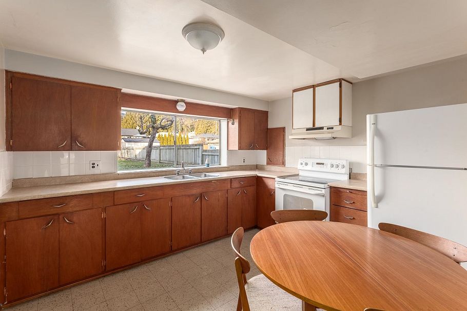 342 E 18th Street North Vancouver, BC - 28