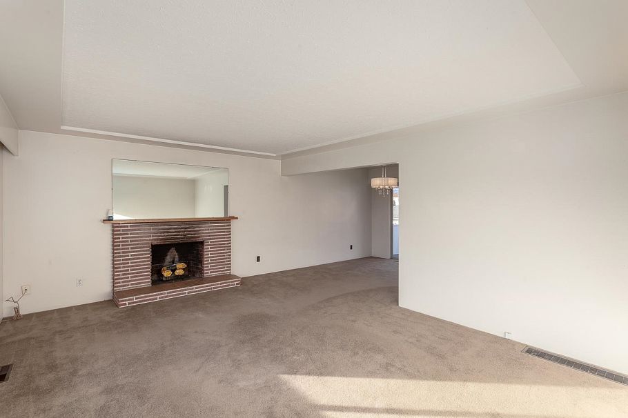 342 E 18th Street North Vancouver, BC - 16