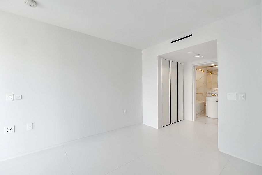 2008 1033 Nelson Street Vancouver, BC - 16