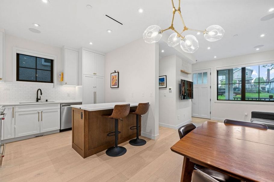 2476 E Pender Street Vancouver, BC - 8