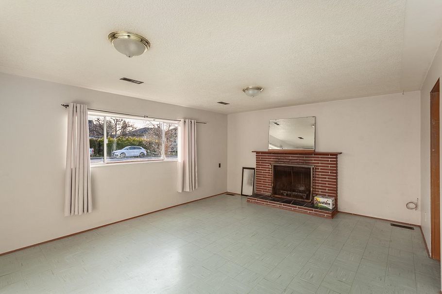 342 E 18th Street North Vancouver, BC - 26