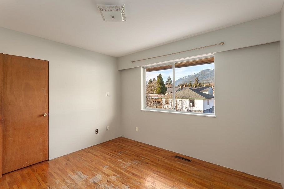 342 E 18th Street North Vancouver, BC - 25