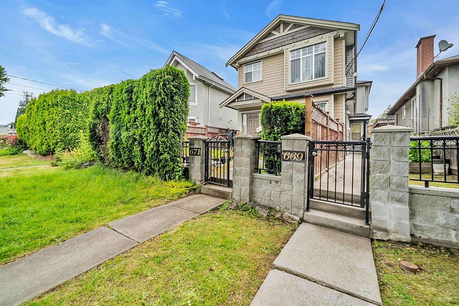 669 W 71st Avenue Vancouver, BC - 1