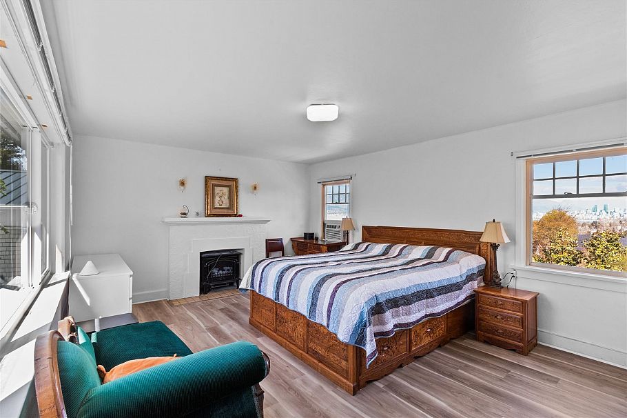 2516 Courtenay Street Vancouver, BC - 15