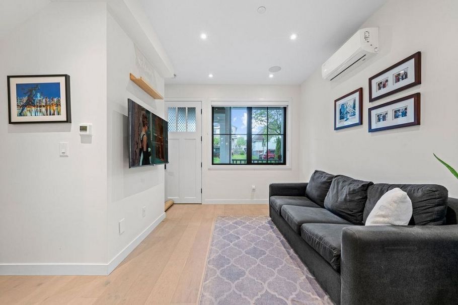 2476 E Pender Street Vancouver, BC - 5