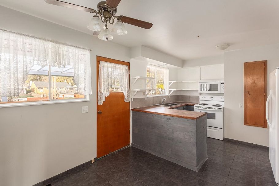 342 E 18th Street North Vancouver, BC - 20