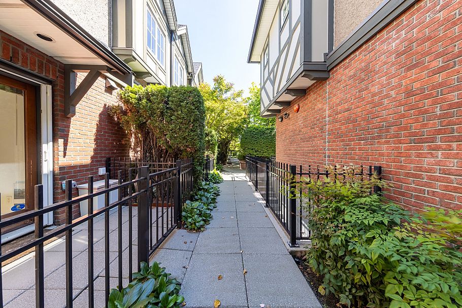 1016 W 45th Avenue Vancouver, BC - 7