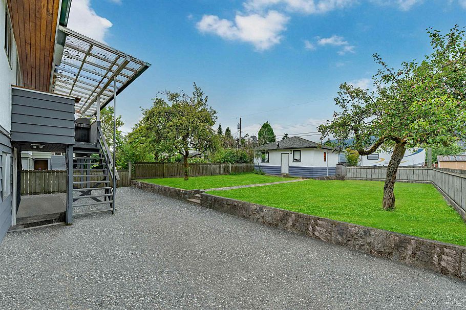 342 E 18th Street North Vancouver, BC - 5