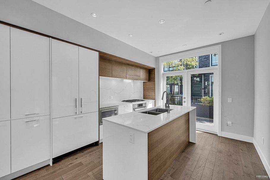 7478 Granville Street Vancouver, BC - 8