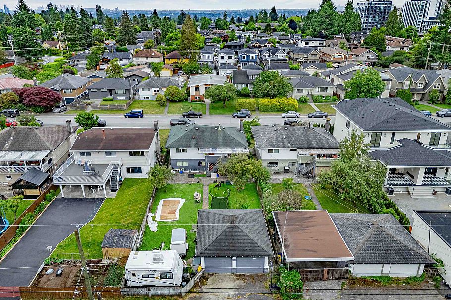 342 E 18th Street North Vancouver, BC - 10