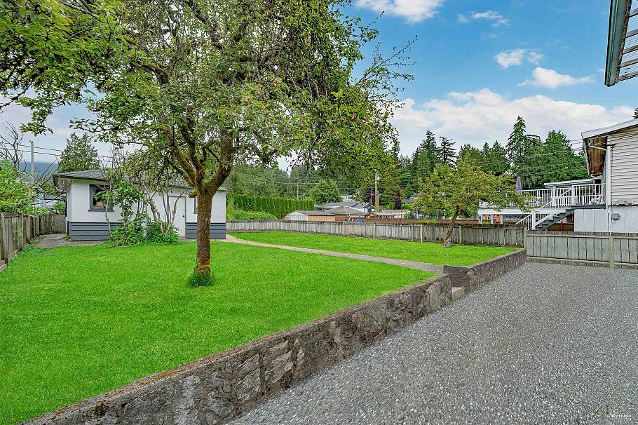 342 E 18th Street North Vancouver, BC - 9