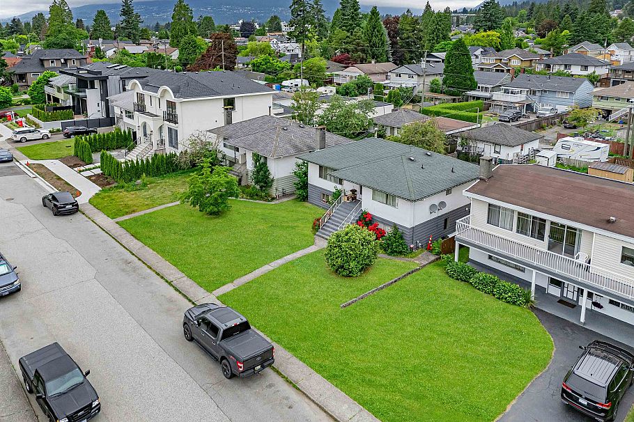 342 E 18th Street North Vancouver, BC - 8