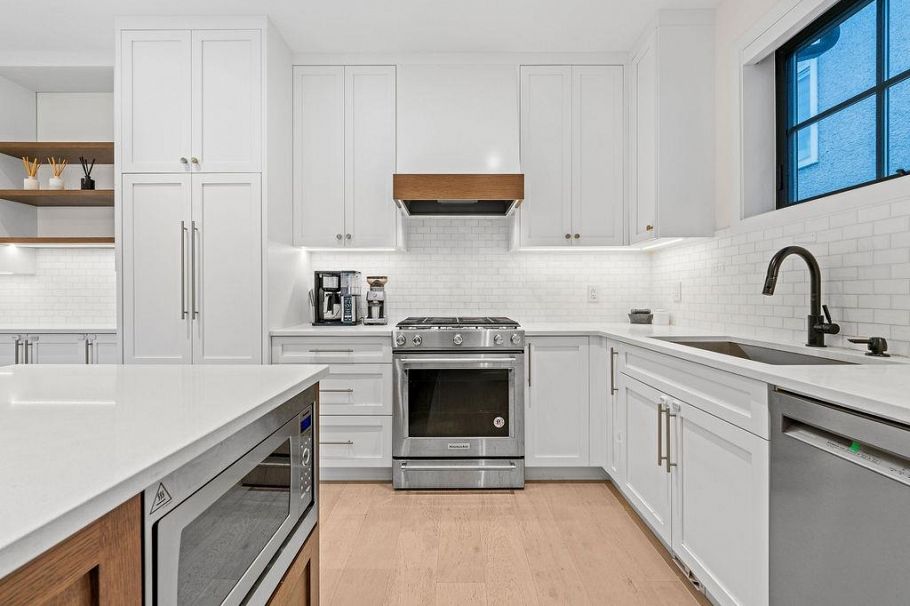 2476 E Pender Street Vancouver, BC - 11