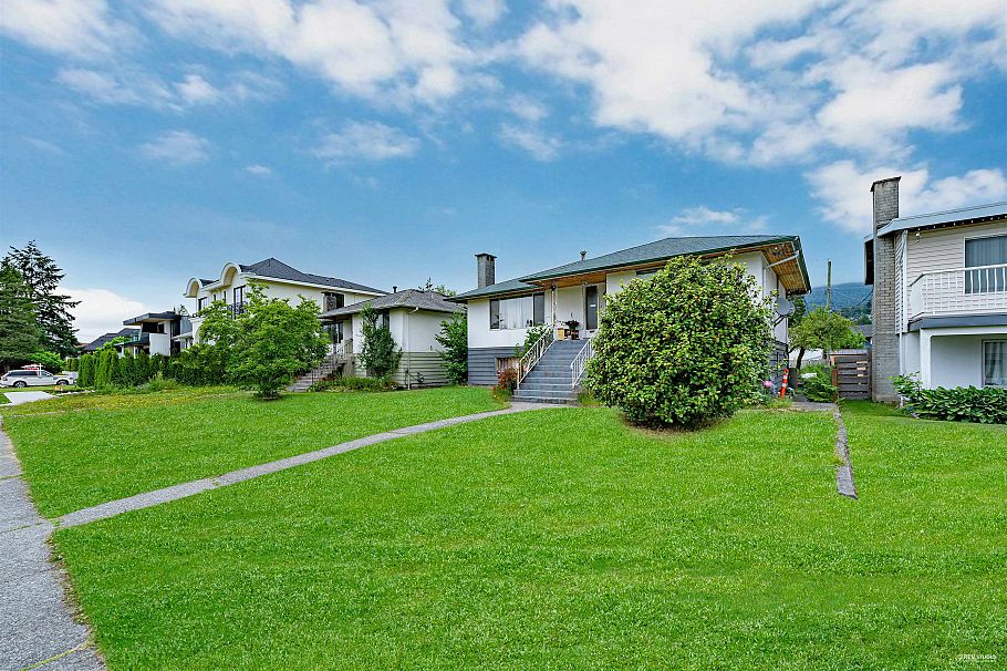 342 E 18th Street North Vancouver, BC - 4