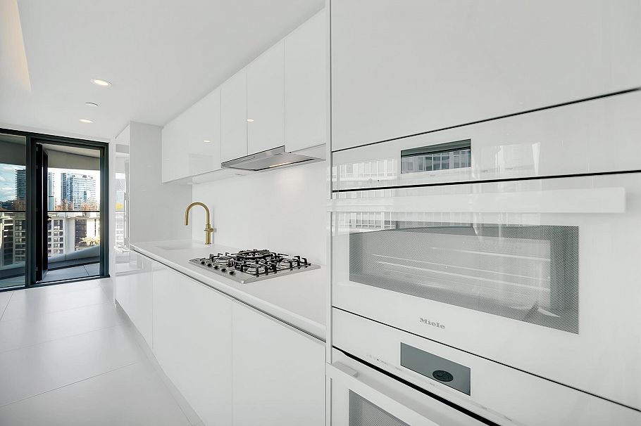 2008 1033 Nelson Street Vancouver, BC - 24