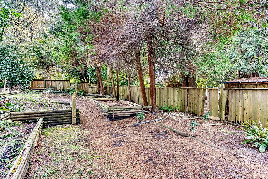 1025 Ridgewood Drive North Vancouver, BC - 19