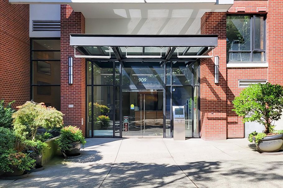 802 909 Mainland Street Vancouver, BC - 2