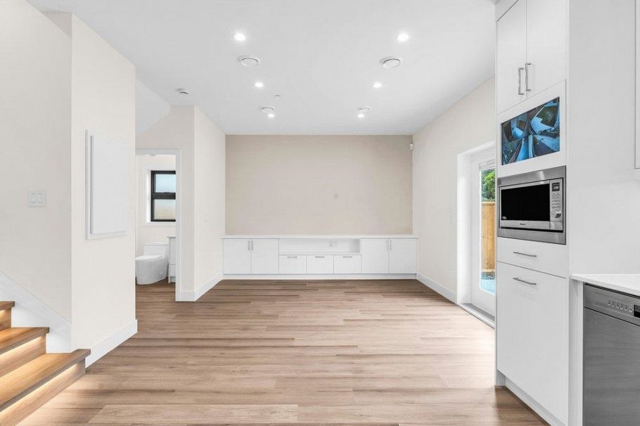 2 4257 Knight Street Vancouver, BC - 11