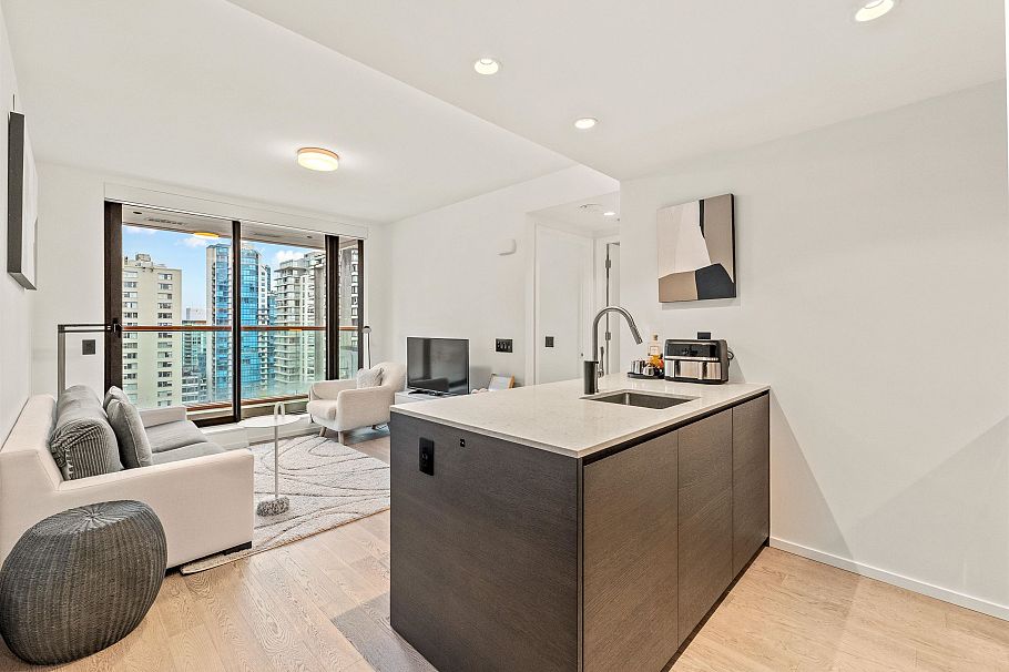 1304 1482 Robson Street Vancouver, BC - 2