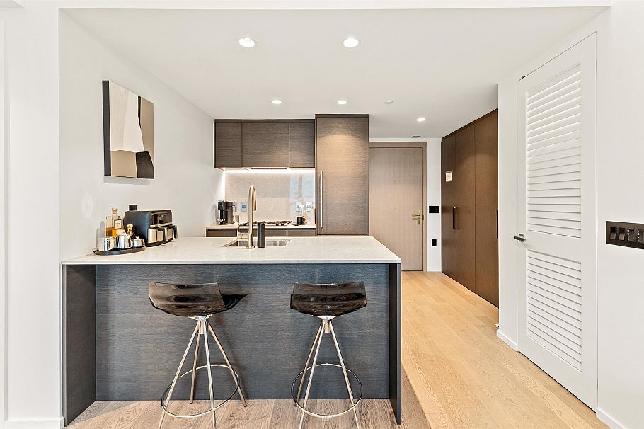 1304 1482 Robson Street Vancouver, BC - 3