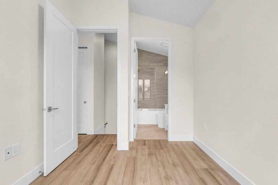 2 4257 Knight Street Vancouver, BC - 17