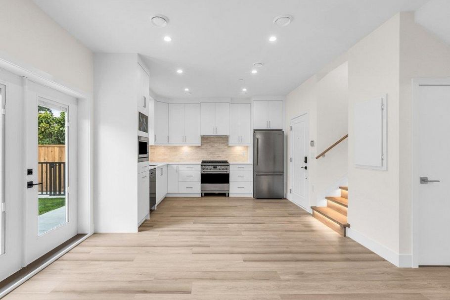 2 4257 Knight Street Vancouver, BC - 7