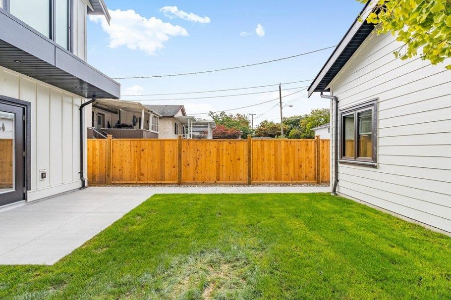 2 4257 Knight Street Vancouver, BC - 30