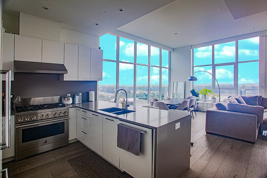 1602 3581 E Kent Avenue North Vancouver, BC - 3