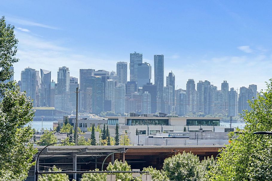 412 719 W 3rd Street North Vancouver, BC - 1