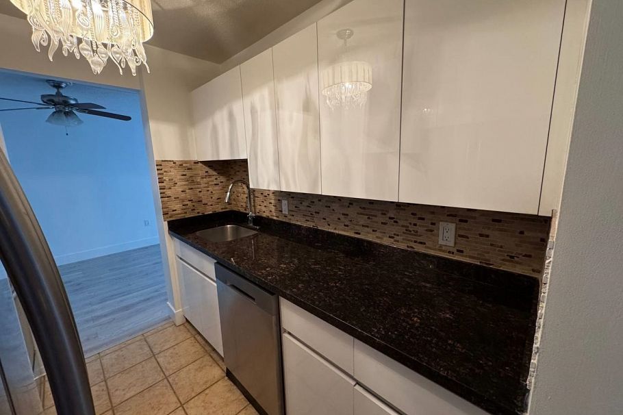 407 2008 Fullerton Avenue North Vancouver, BC - 8