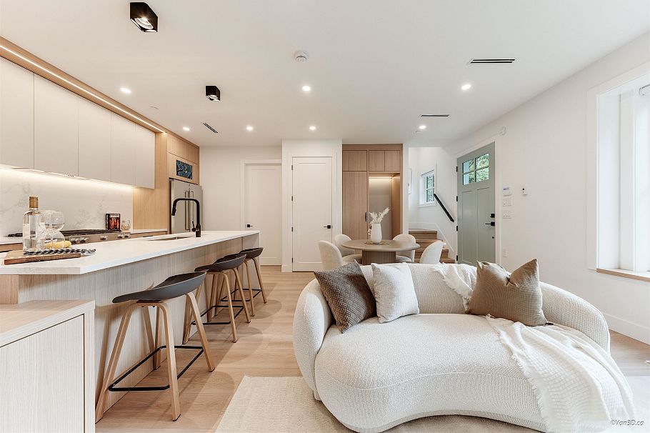 1 3121 E 46th Avenue Vancouver, BC - 16