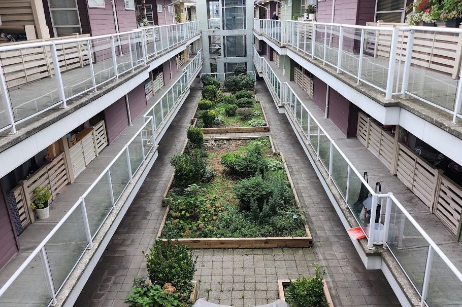 423 2238 Kingsway Vancouver, BC - 2