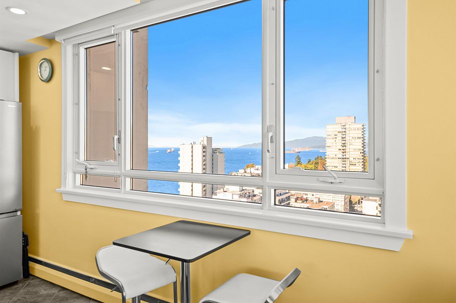 2006 1850 Comox Street Vancouver, BC - 2