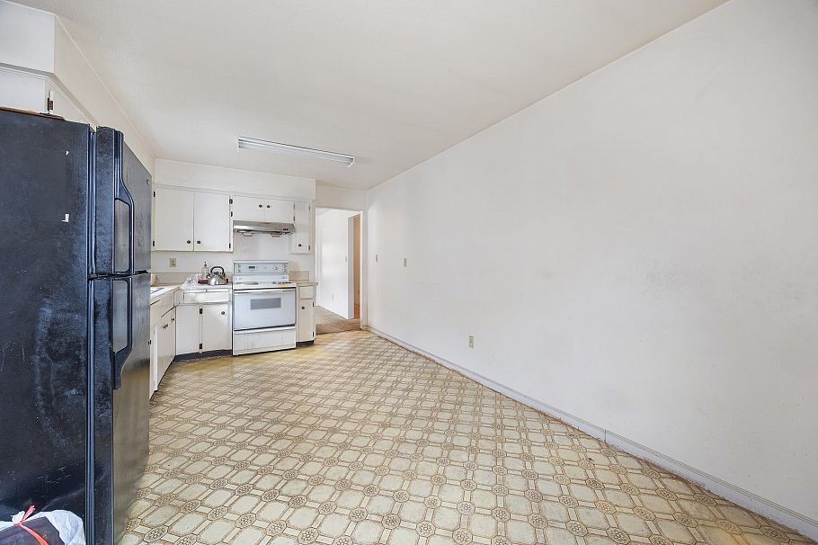 6966 Beatrice Street Vancouver, BC - 14