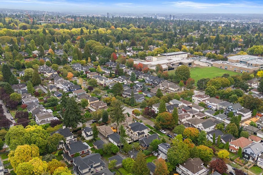 2027 W 44th Avenue Vancouver, BC - 38