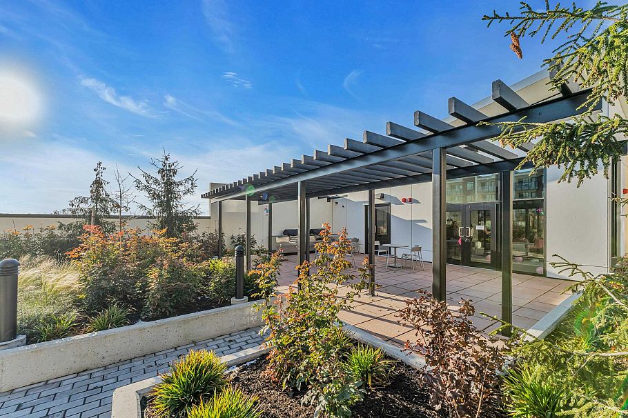 2402 1401 Hunter Street North Vancouver, BC - 23